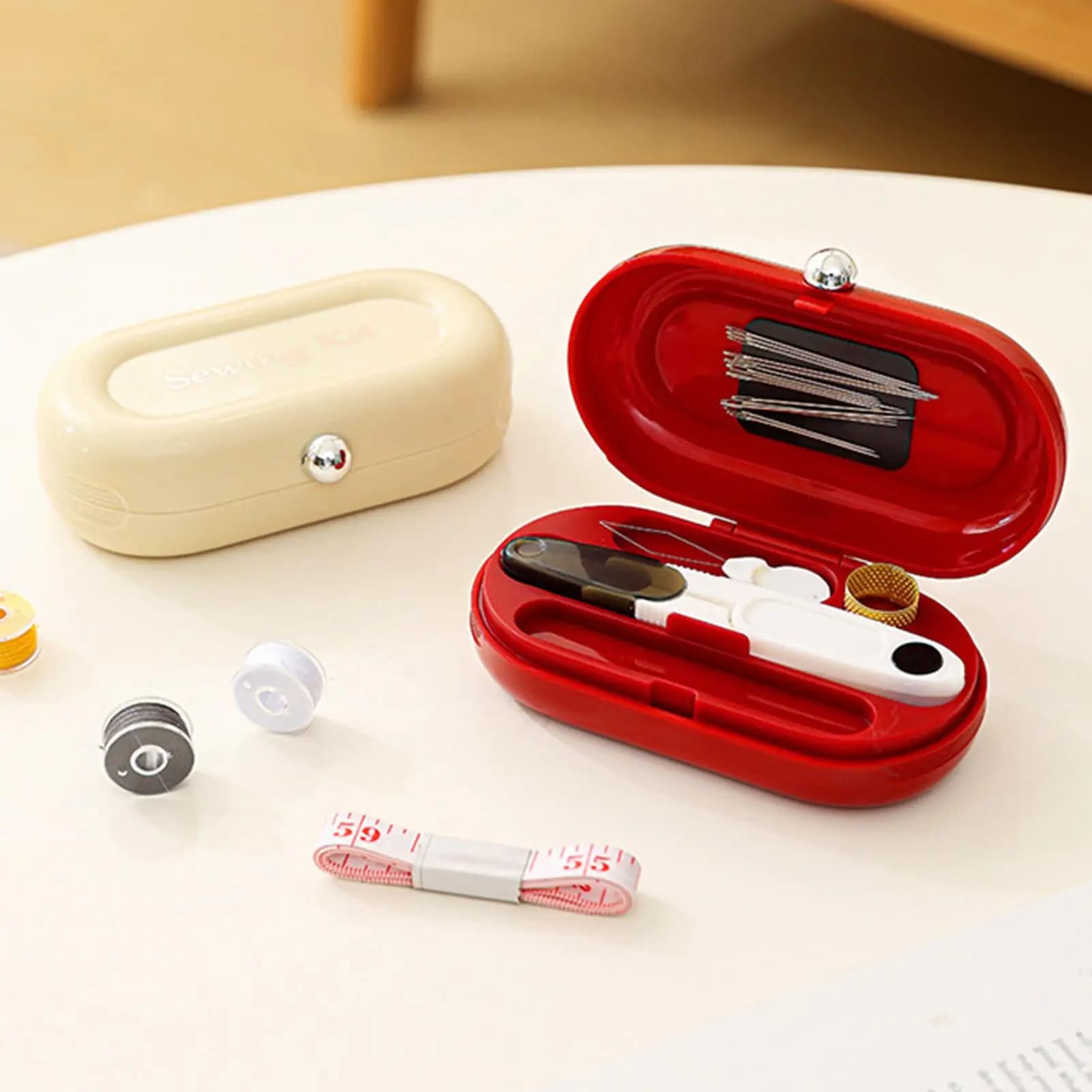 Kit ago e filo portatile multiuso con ago e filo magnetici per principianti, per lavori fai-da-te in casa, all'aperto e in viaggio