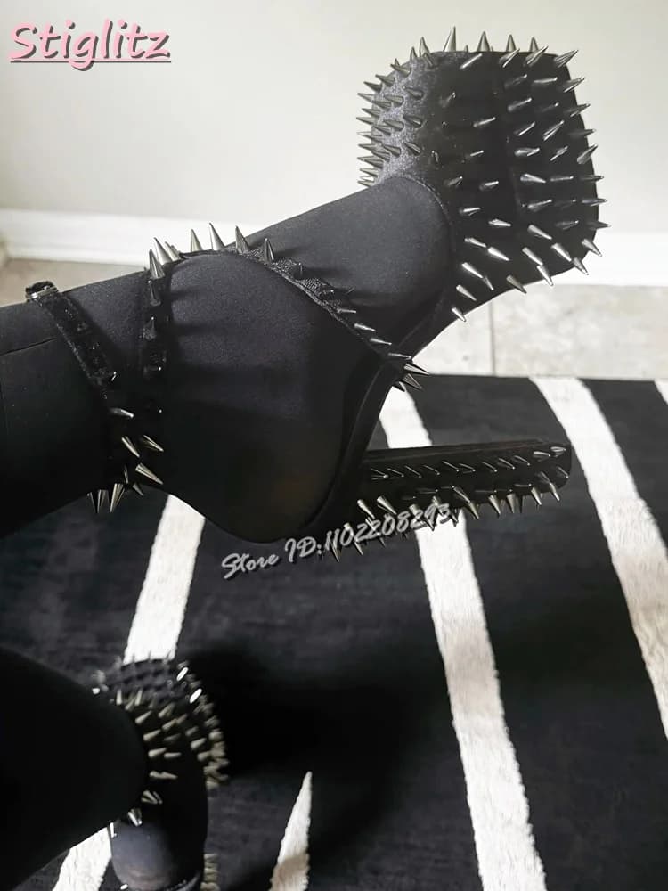 Décolleté with square tip with sexy spikes Straps with buckle with rivets High heel in suede Small crossed punk shoes 2025 New fashion women