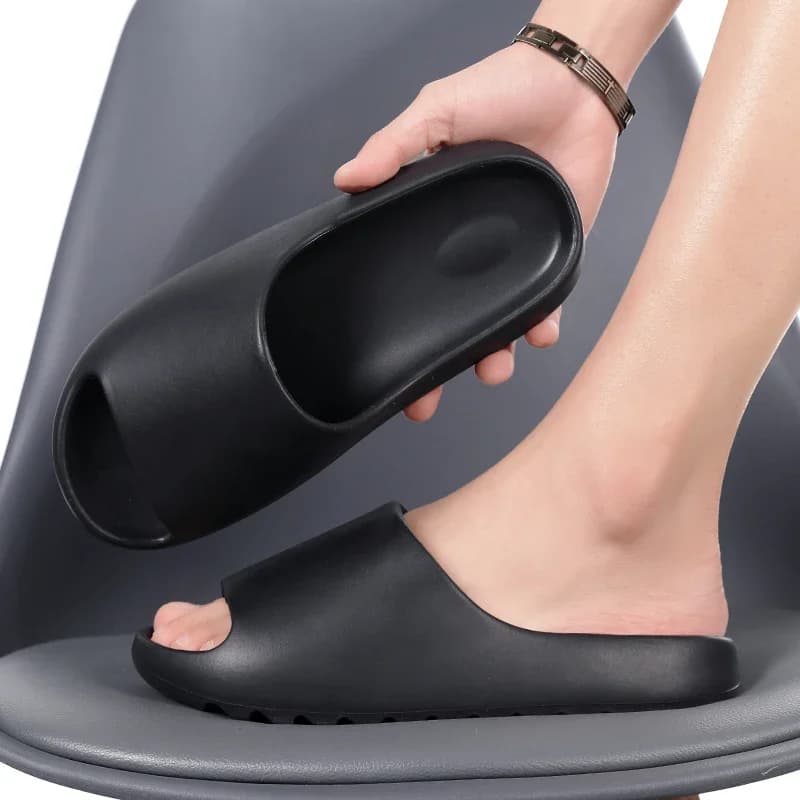 Pantofole da uomo e da donna alla moda, sandali piatti estivi, pantofole da bagno leggere per famiglie in EVA, scarpe da doccia