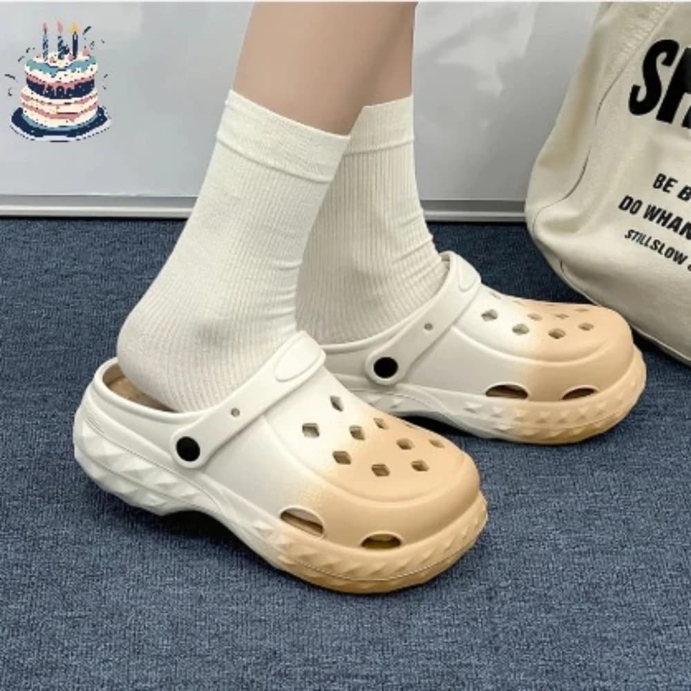 Scarpe da spiaggia estive con suola spessa e tomaia antiscivolo, e infradito da esterno con suola spessa.