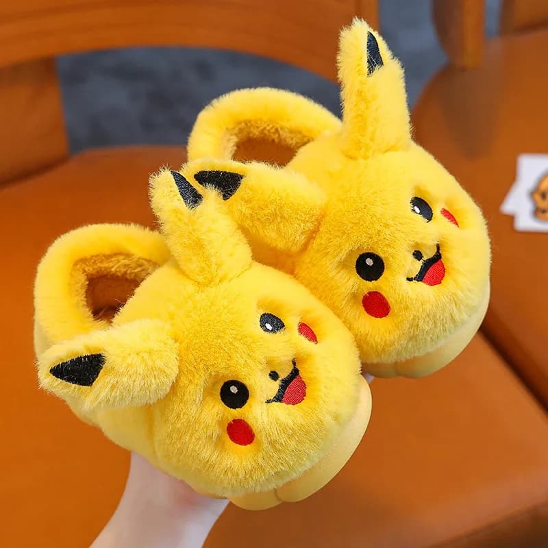 Simpatiche pantofole in cotone autunno/inverno Pikachu Copri tacco Pantofole piatte in peluche simpatico cartone animato Autunno Anime Periferico Regalo di Natale