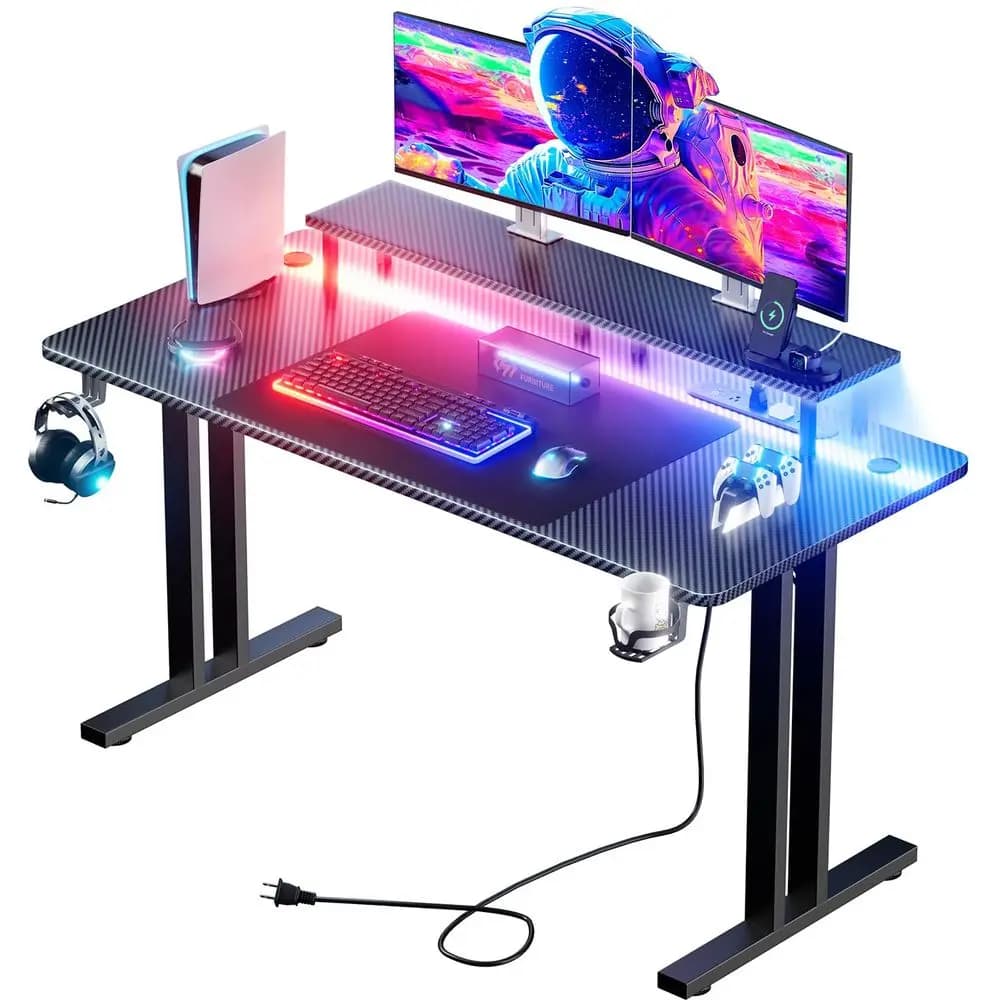 Scrivania da gaming da 47 pollici con 5 prese e luci LED, scrivania per computer da gaming con supporto per monitor, tavolo da gaming ergonomico in fibra di carbonio