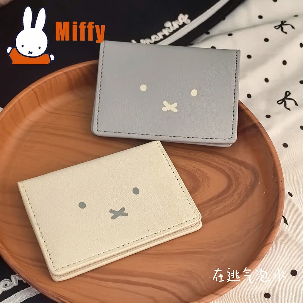 Porta carte anti-smagnetizzazione in pelle Kawaii Miffy Portafoglio per passaporto con coniglio carino Campus Bus Accessori essenziali da viaggio Regalo per ragazza