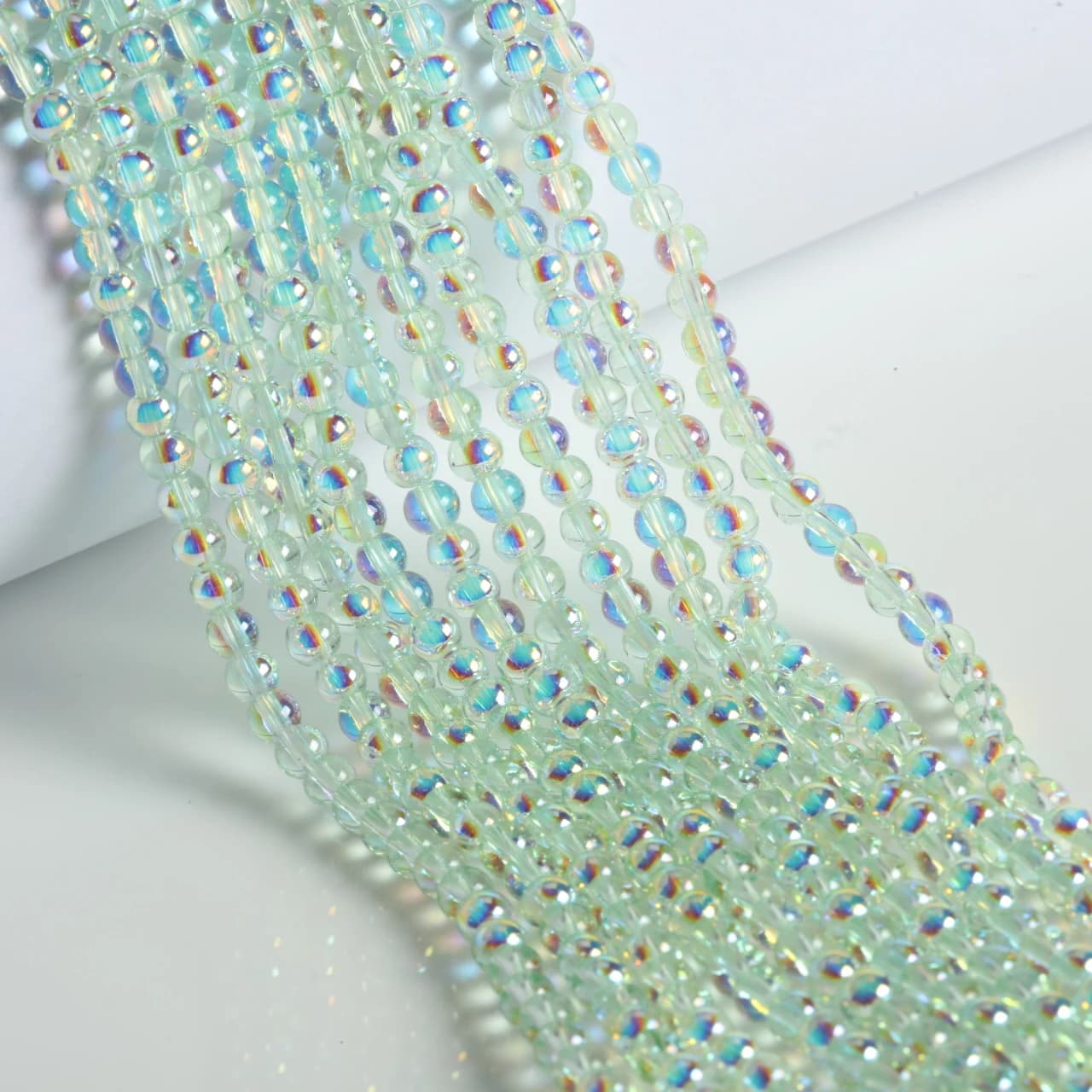Perline di Vetro Sfaccettate Verde Chiaro da 4mm, Perline Rotonde per Creazione di Braccialetti e Collane Fai-da-Te, Accessori per Gioielli Artigianali in Bulk