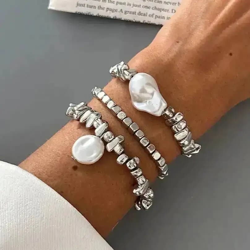 IngeSight.Z 3 pezzi squisito ed elegante braccialetto di perle d'imitazione donne Boho Stack irregolare acrilico con perline catena braccialetto gioielli con fascino