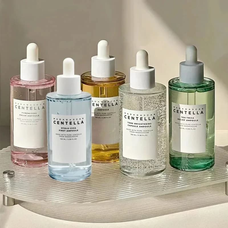 Siero Viso Calmante e Idratante alla Centella Asiatica 100ml, Capsula Illuminante in Ampolla, Soluzione per la Cura Quotidiana della Pelle