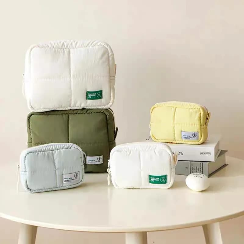 Valigia Borsa per trucco trapuntata Puffer Custodia per cosmetici in tinta unita Borsa morbida quadrata per la cura della pelle Organizzatore di articoli vari