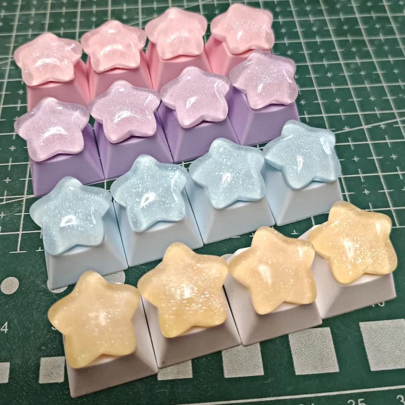 Set di 4 tasti a forma di stella per tastiera meccanica da gioco, colore rosa, con croce direzionale