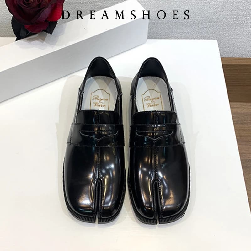 Scarpe Tabi Slip-On per Uomo e Donna, Mocassini con Punta Divisa, Suola Sottile, Casual in Pelle Verniciata, Versione Coreana Trendy