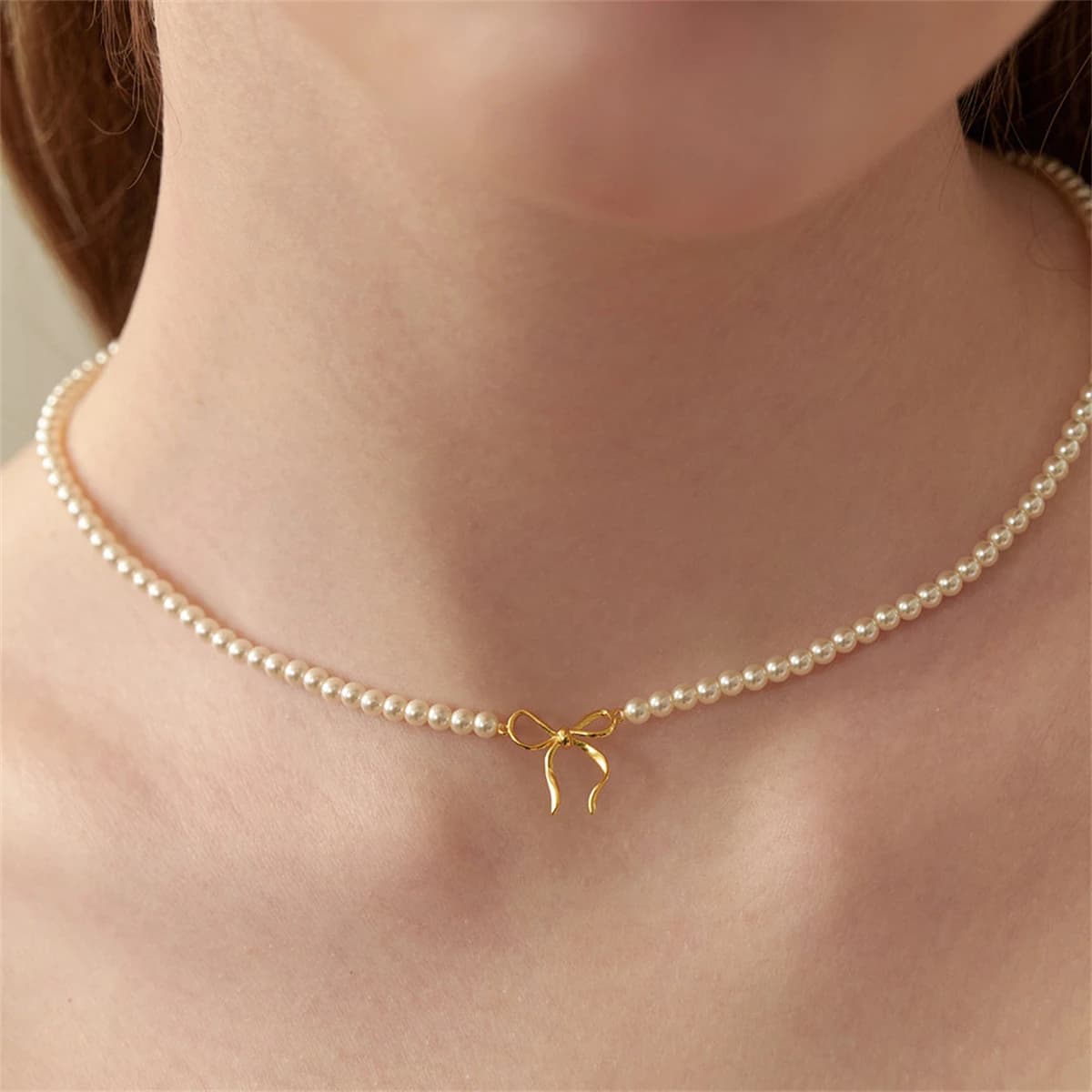 Collana Artigianale con Perle e Fiocco, Ciondolo Annodato, Placcatura in Vero Oro, Catena con Finitura a Lunga Durata
