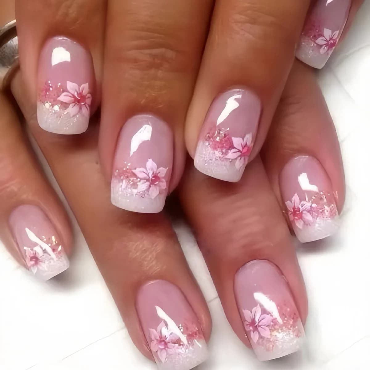 Set di 24 unghie quadrate a pressione con motivi di fiori rosa, copertura completa, punte per unghie francesi in acrilico, adesivo per donne/ragazze alla moda