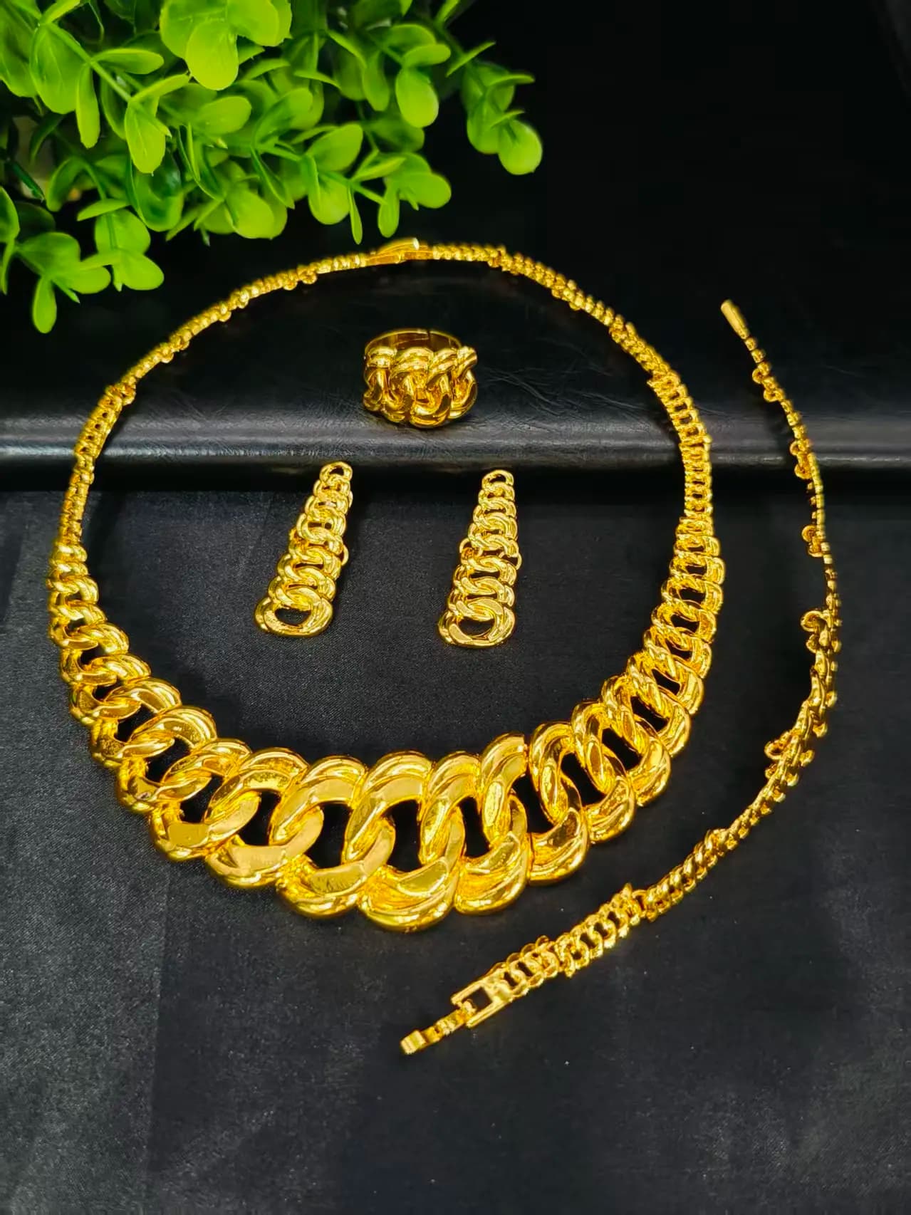 fashion Elegant Golden Jewelry Necklace Bracelet Earrings Ring Four-Piece Set Stylish Charm Jewerly