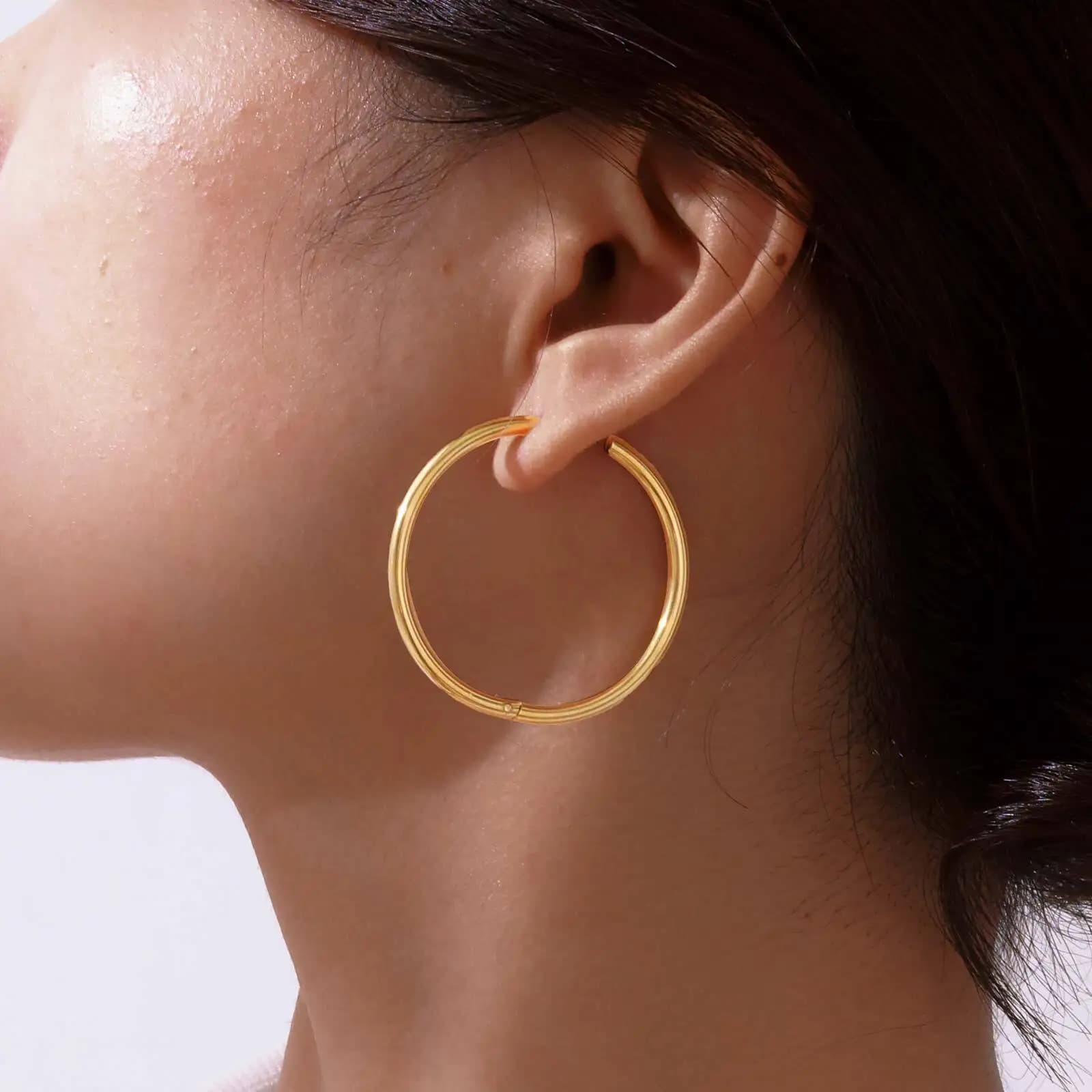Women's Minimalist Hoop Earrings, Simple Stainless Steel Round Huggie Earrings