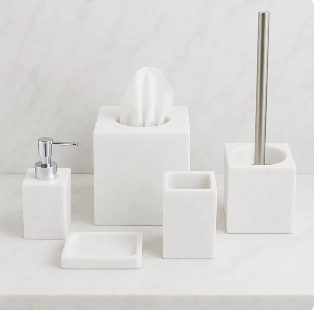 Set da Bagno 5 Pezzi con Finitura Effetto Marmo: Porta Fazzoletti, Scopino WC, Portasapone, Dispenser, Porta Spazzolini