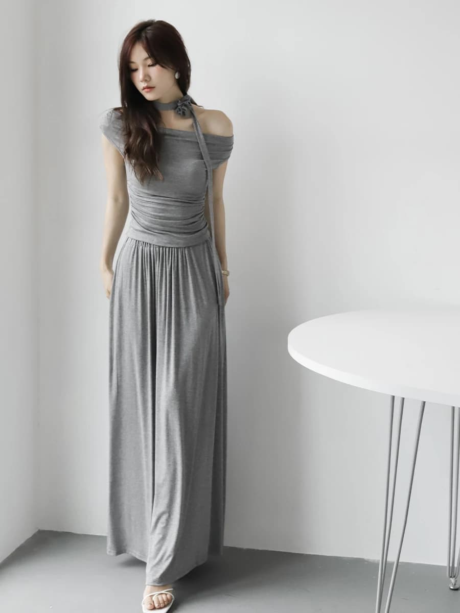 Elegante Completo da Donna con Gonna a Vita Alta, Sciarpa Annodata e Top Senza Maniche o con Maniche Corte, Collo Halter, Tinta Unita e Cintura