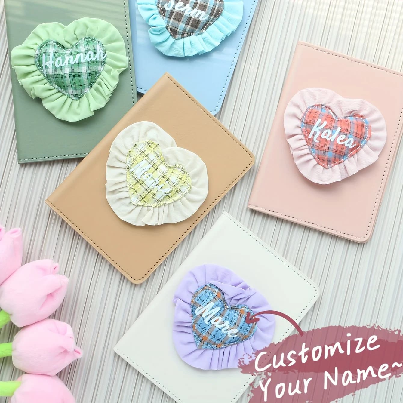 Porta Passaporto Personalizzato con Nome e Cuore a Quadretti, Carino Porta Passaporto 3D in Pelle PU per Ragazze, Regalo da Viaggio Personalizzato per Bambini