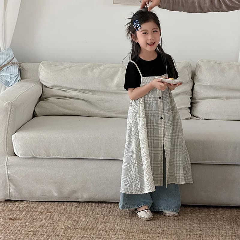 Set Estivo 2026 per Ragazze: T-shirt Coreana a Maniche Corte, Canotta alla Moda e Gonna, Set Tre Pezzi Casual Versatile con Jeans