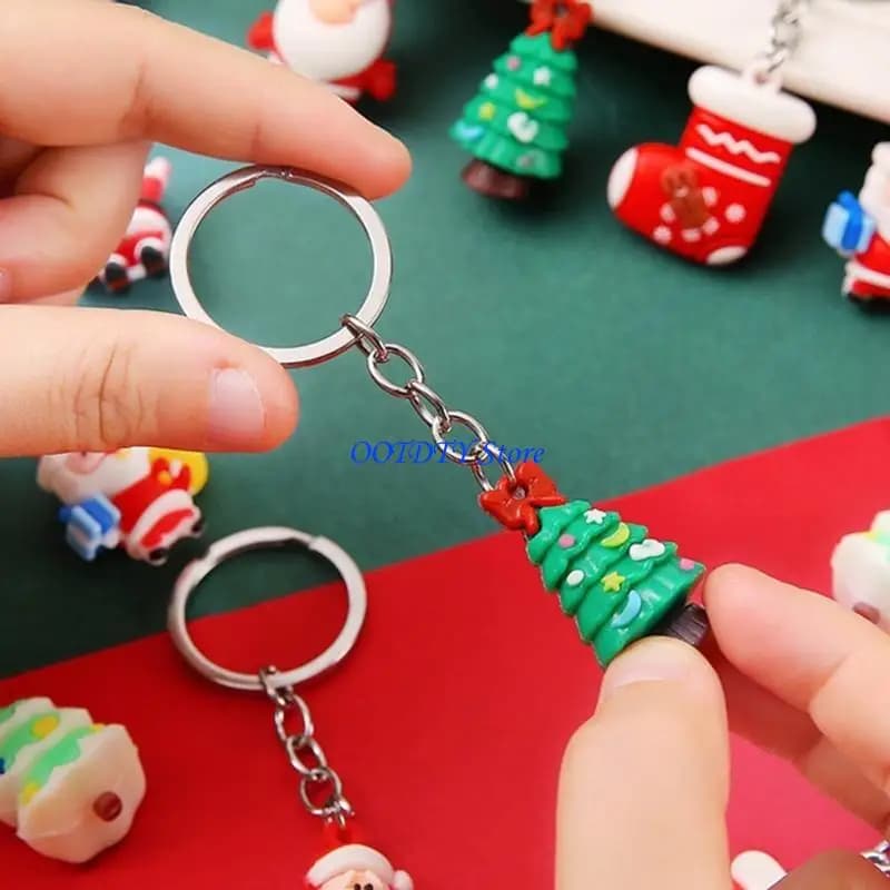367A Divertenti portachiavi natalizi a forma cartone animato Stili casuali, ciondolo portachiavi natalizio da 10 pezzi per le
