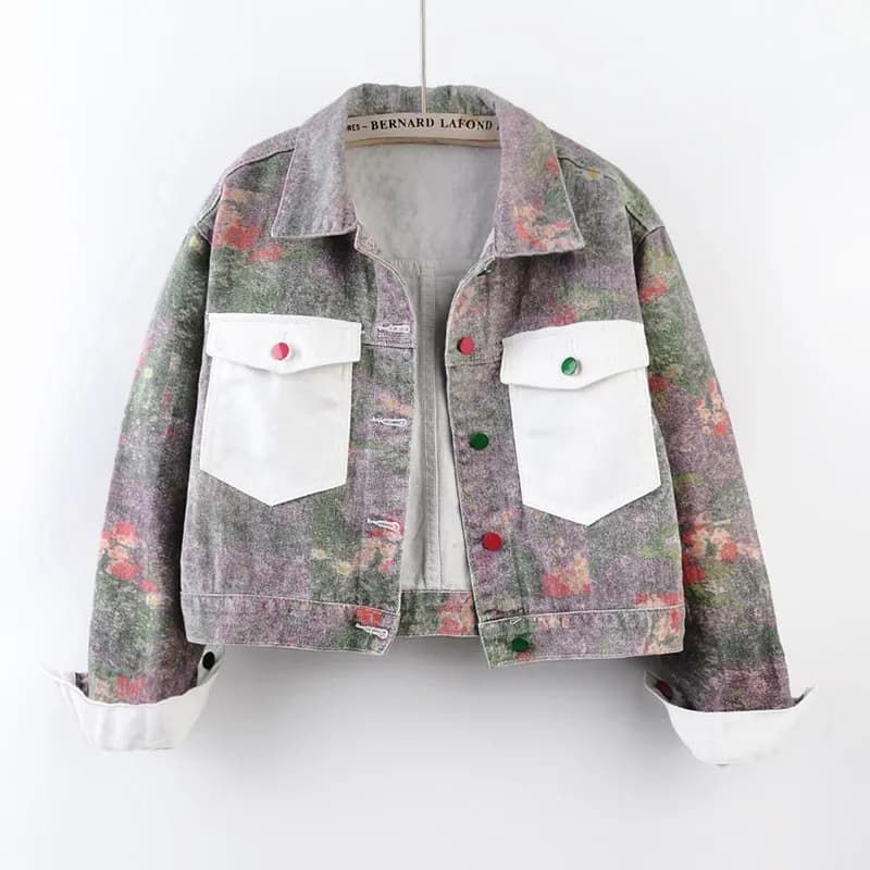 Giacca di Jeans Corta alla Moda con Grandi Tasche, Cuciture a Contrasto e Stampa Floreale, Casual Autunnale con Colletto e Maniche Lunghe