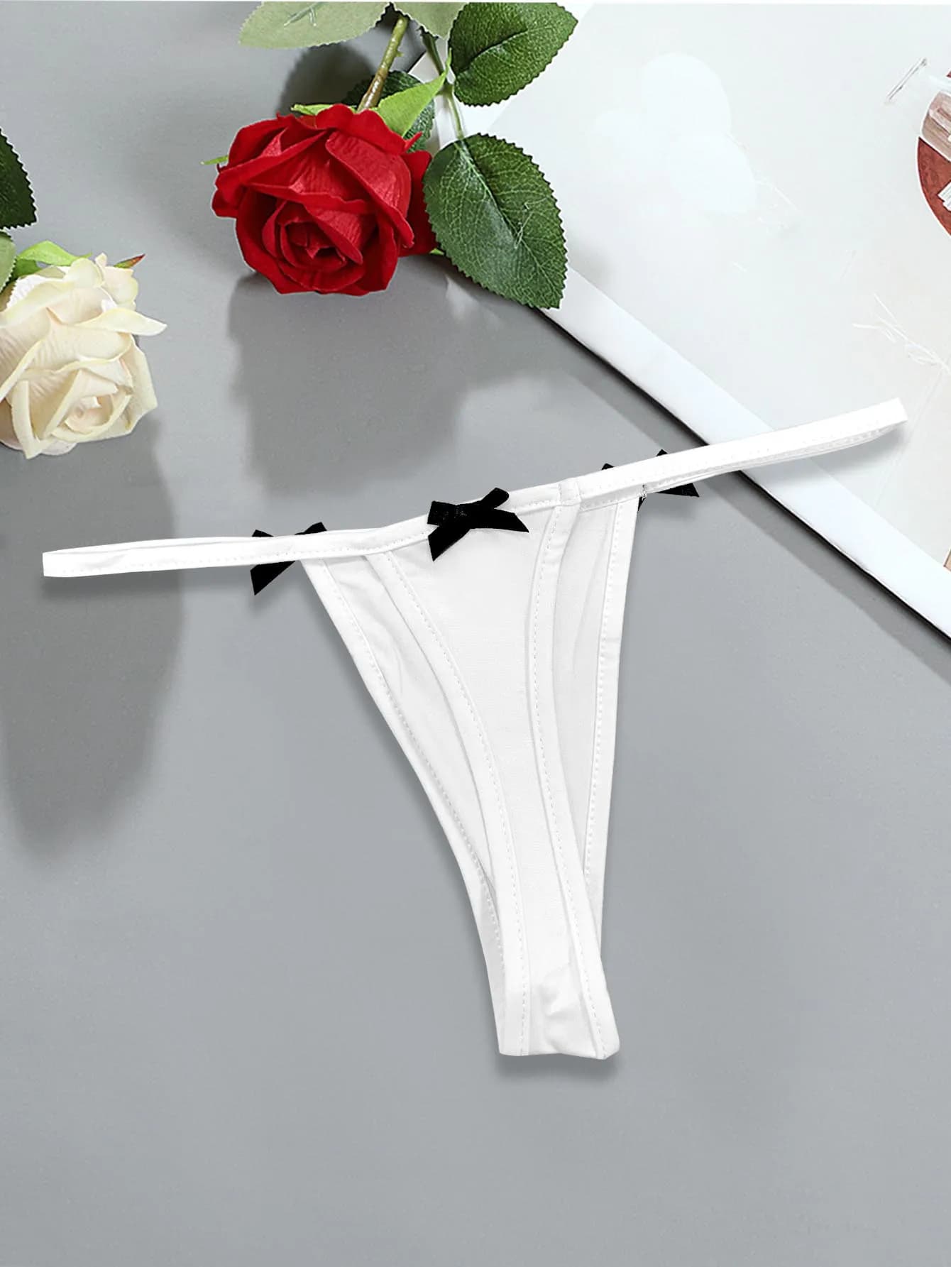 Slip Tanga Donna Bianco con Fiocco Decorativo a Vita Bassa Stile Micro Bikini 2026