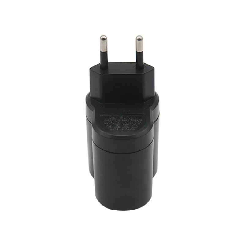 Adattatore CA con presa per auto Caricatore automatico Spina UE da 220 V CA a 12 V CC per dispositivi elettronici per auto Adattatore per accendisigari