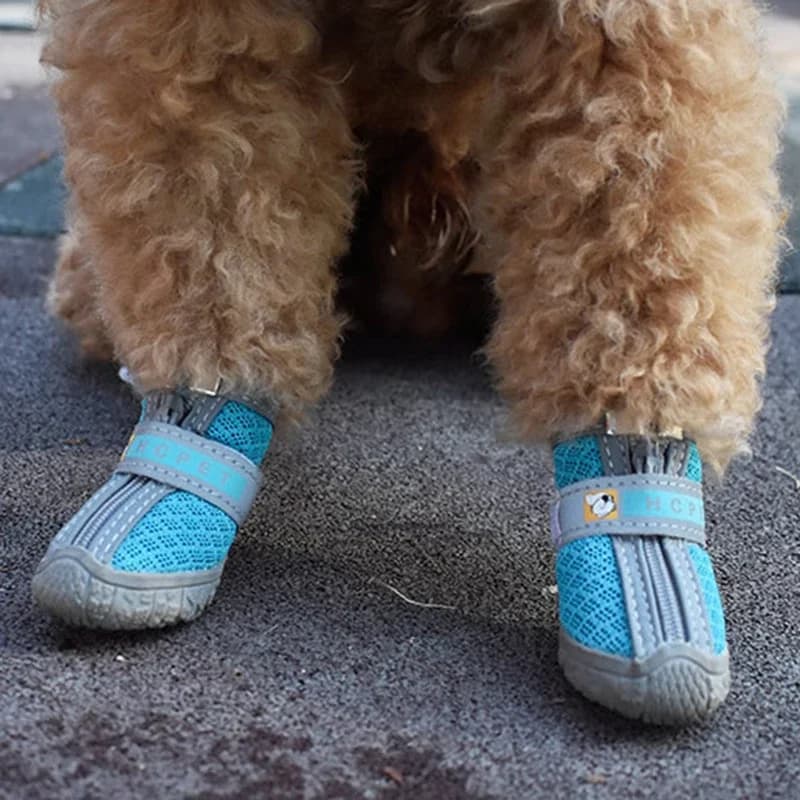 Scarpe per Cani Antiscivolo e Calde, Suola Spessa Foderata in Peluche, Protezione Traspirante per Zampe, Ideali per Passeggiate e Arrampicate