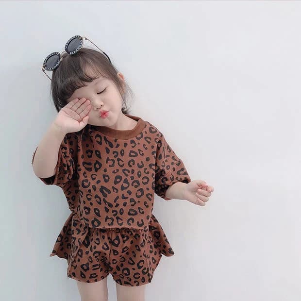 Vestiti della neonata madre bambini ragazze set estivi abbigliamento per bambini pantaloncini Casual a maniche corte stampa leopardata in cotone 2 pezzi abiti