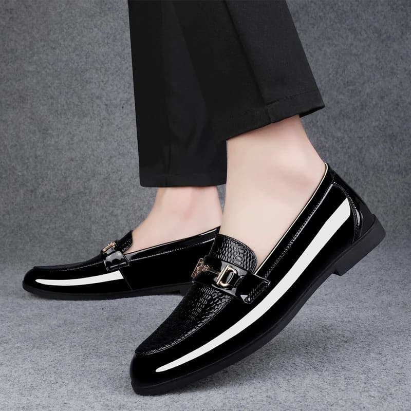 Scarpe basse da uomo in pelle laccata stile design minimalista alla moda per il tempo libero Business Office Wedding groom scarpe formali 39-47