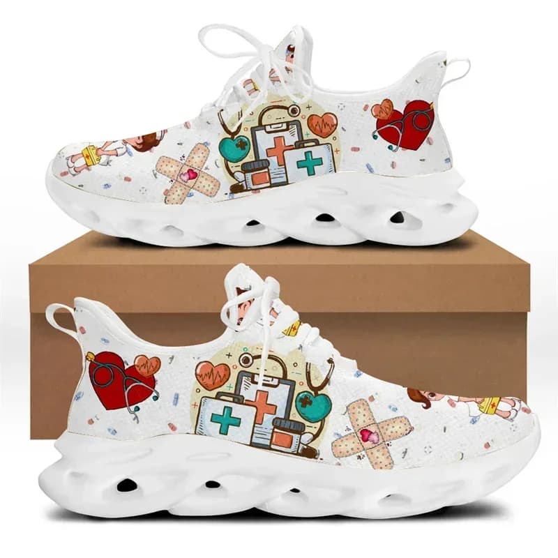 Sneakers da Donna di Design, Scarpe Bianche per Infermiere con Stampa Cartoon di Infermiere e Dottori, Calzature Leggere con Lacci