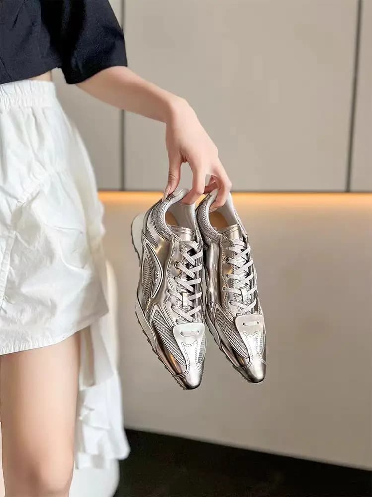 Scarpe Sportive da Donna alla Moda con Punta Affusolata, Aumentano l'Altezza, Casual, Versatili, Popolari a Hong Kong, Colore Argento, Tacco Piatto, Suola in Gomma