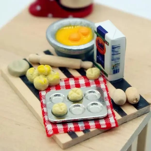 Accessorio da cucina Bambini Giochi di finzione Giocattoli Casa delle bambole Giocattolo alimentare Pasticceria Stazione Uovo Latte Pane Tagliere Modello in miniatura