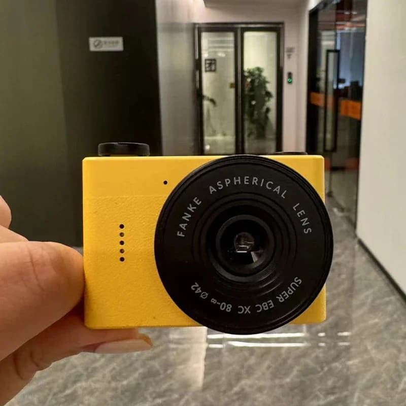 Piccola fotocamera 4K Mini videocamera digitale Giocattoli natalizi per bambini Fotocamere a punti Macchina fotografica Videocamera regalo di Capodanno