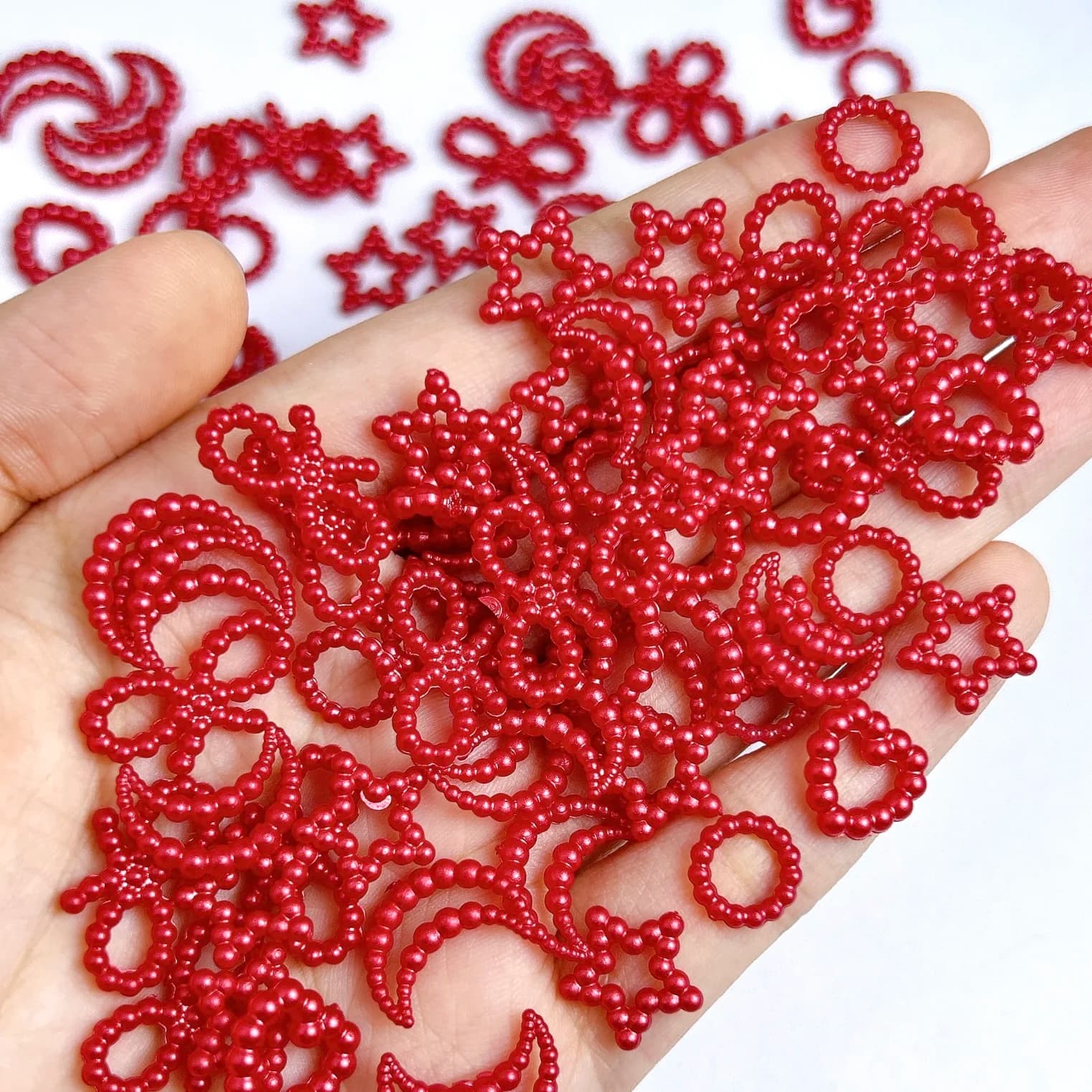 Serie rossa mista simulata perla cuore fiocchi ciondoli per unghie resina scavata mezzaluna stella decorazione per unghie artigianato fai da te