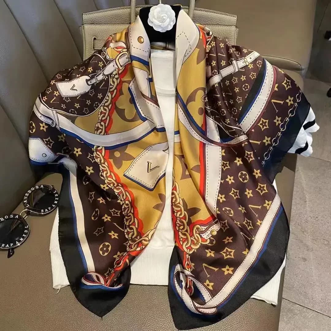 Sciarpa di seta 90 di lusso leggera imitatamente stampata con grandi strisce bianche e nere, scialle quadrato, regalo di Capodanno
