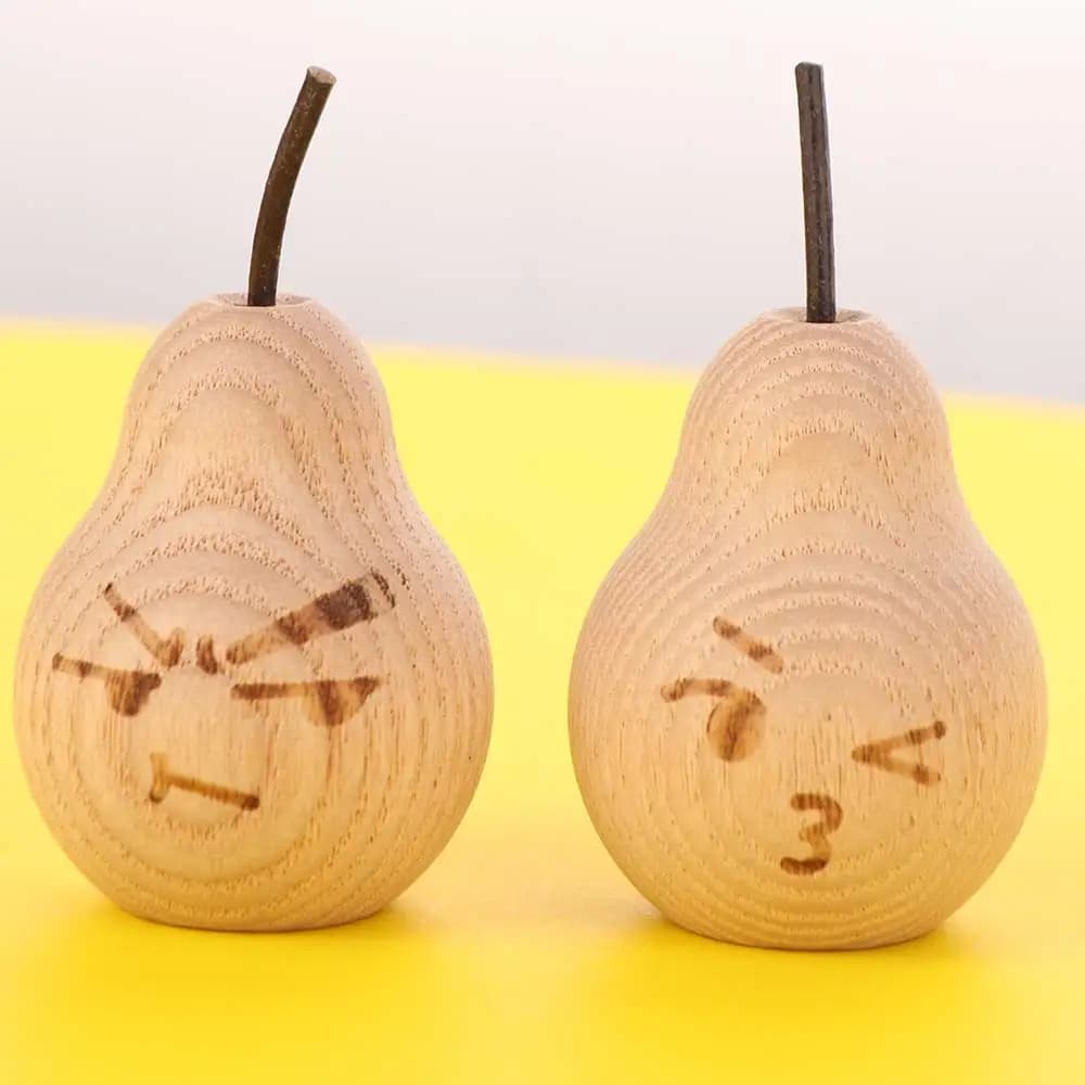 2 Pezzi Decorazioni per la Casa Dipinte a Mano, Diffusore a Forma di Pera, Scultura di Pera Artificiale Naturale, Ornamenti in Legno Massello Fai-da-Te per Ufficio