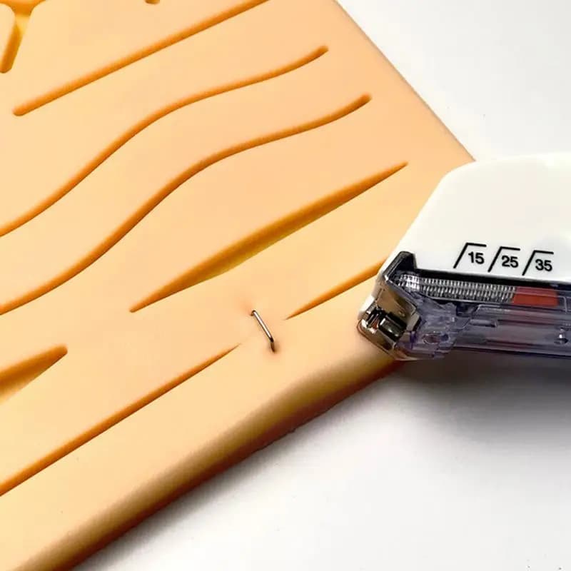 Dispositivo per Sutura Cutanea di Grado Ospedaliero con Clipper Chirurgico, Rimuovi-Aghi per Suture, Kit per Chiusura Rapida delle Ferite, Uso Medico