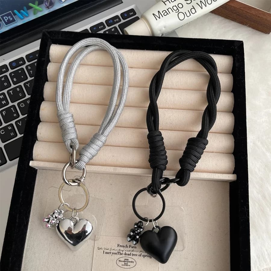 1Pc Silver and Black Large Heart-Shaped Bear Pendant Phone Lanyard Wrist Strap, Cute Phone Bracelet with Strap, Phone Charm Strap, Suitable for Universal Phone Cases, DIY Detachable Pad, Trendy Unisex Creative Hand-Held Anti-Loss Anti-Drop Portable Wristband