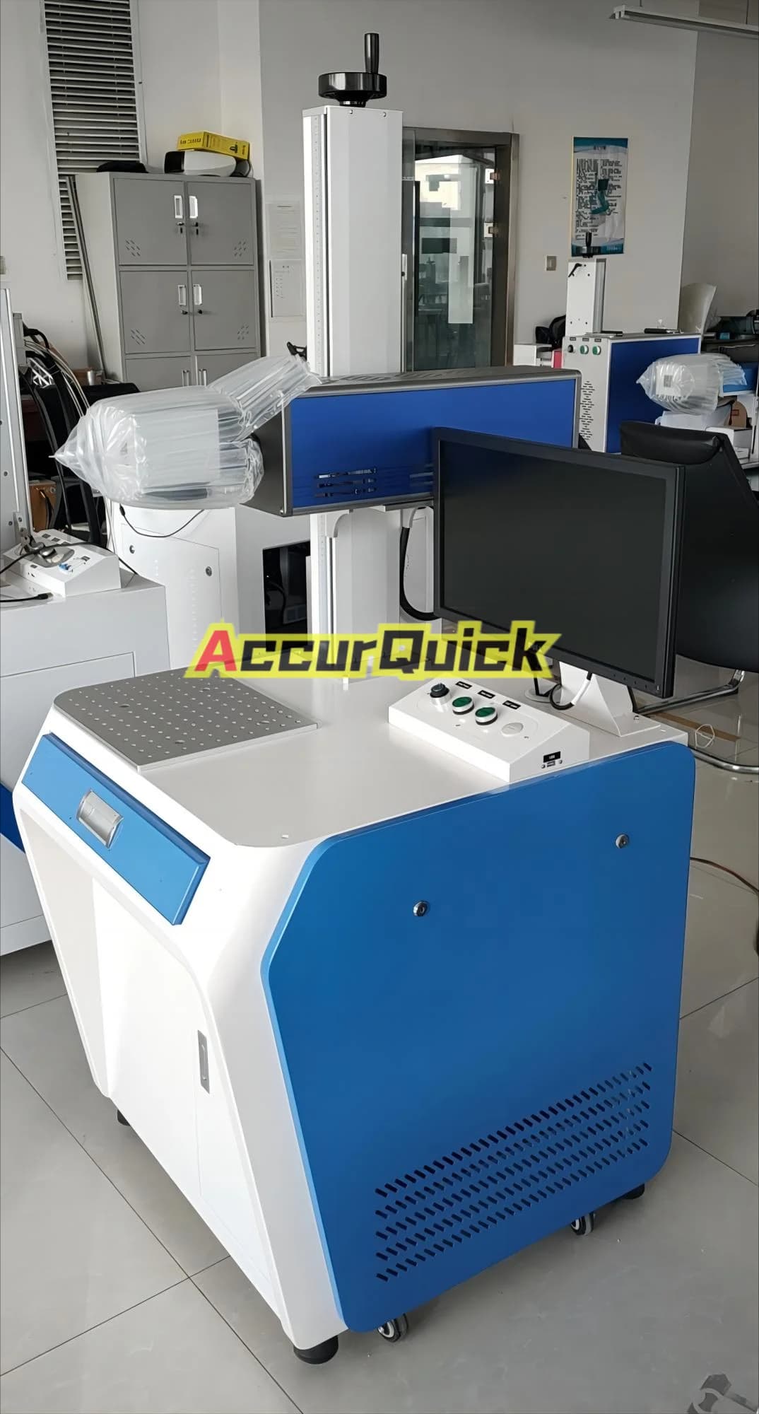 Macchina per marcatura laser a fibra 20W 30W 50W Macchine per incisione laser su metalli ad alta precisione con tavolo fisso