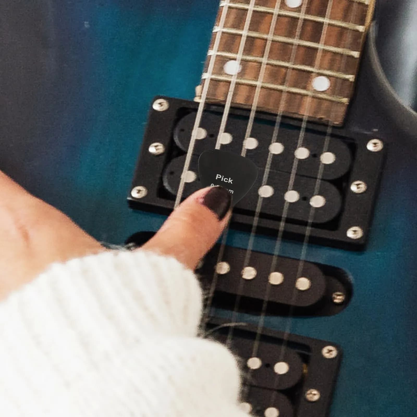 Set di 50 Plettri per Chitarra Elettrica, Acustica, Folk e Basso con Custodia Protettiva, Accessori per Strumenti Musicali