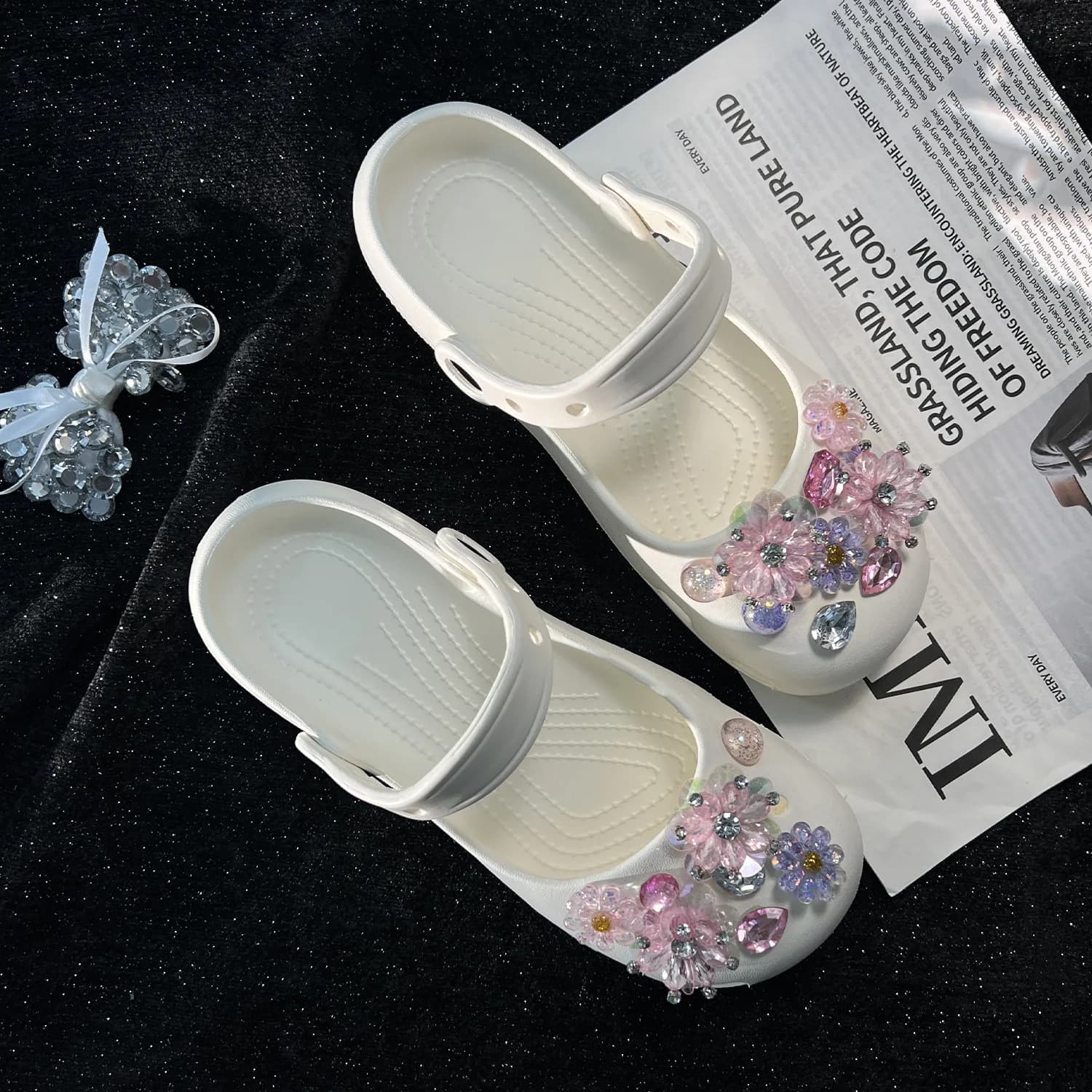 Good-looking pink fairy flower cluster ballet hole shoes 2026 summer women's cool slippers bag head wear non-slip casual sandals