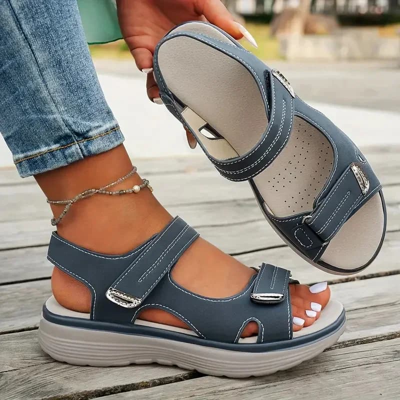 Sandali estivi 2025 Nuove scarpe da viaggio da donna Sandali durevoli alla moda Pantofole da spiaggia per esterni da donna Sandali con plateau leggeri