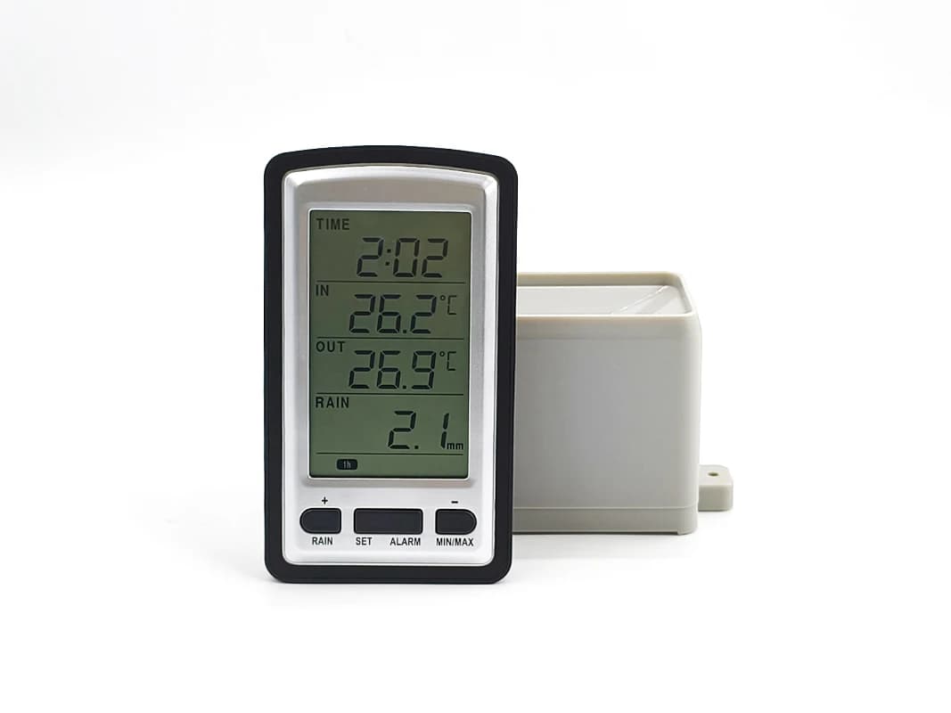 MISOL 1 ACTIVITIES with thermometer, pluviometer weather station for input/output temperature