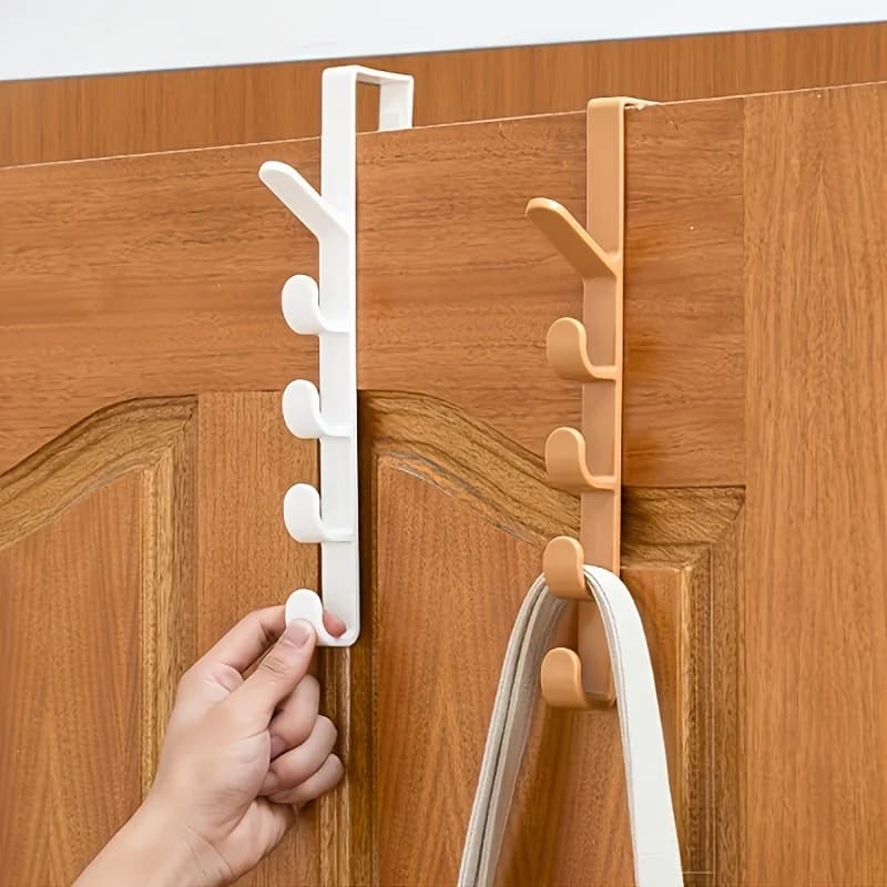 Spacious door hanger, multifunctional, robust, to store clothes and bags in the bedroom