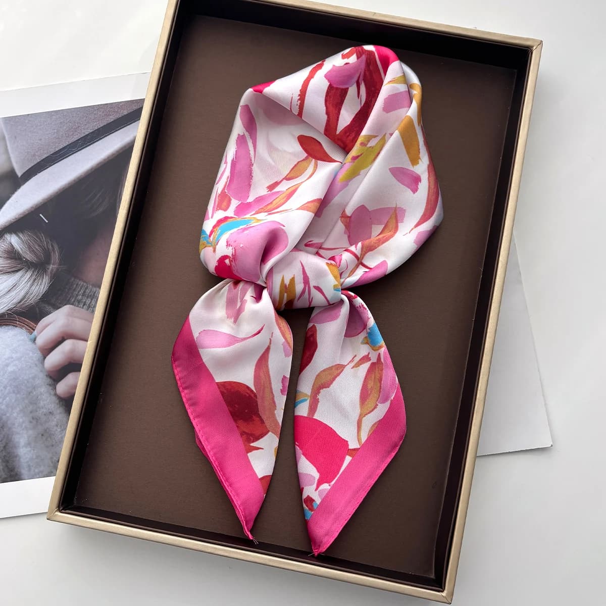 Foulard Quadrato con Stampa Floreale per Donne, Elegante Sciarpa in Finta Seta, Bandana di Lusso, Hijab, Elegante Scialle da Spiaggia
