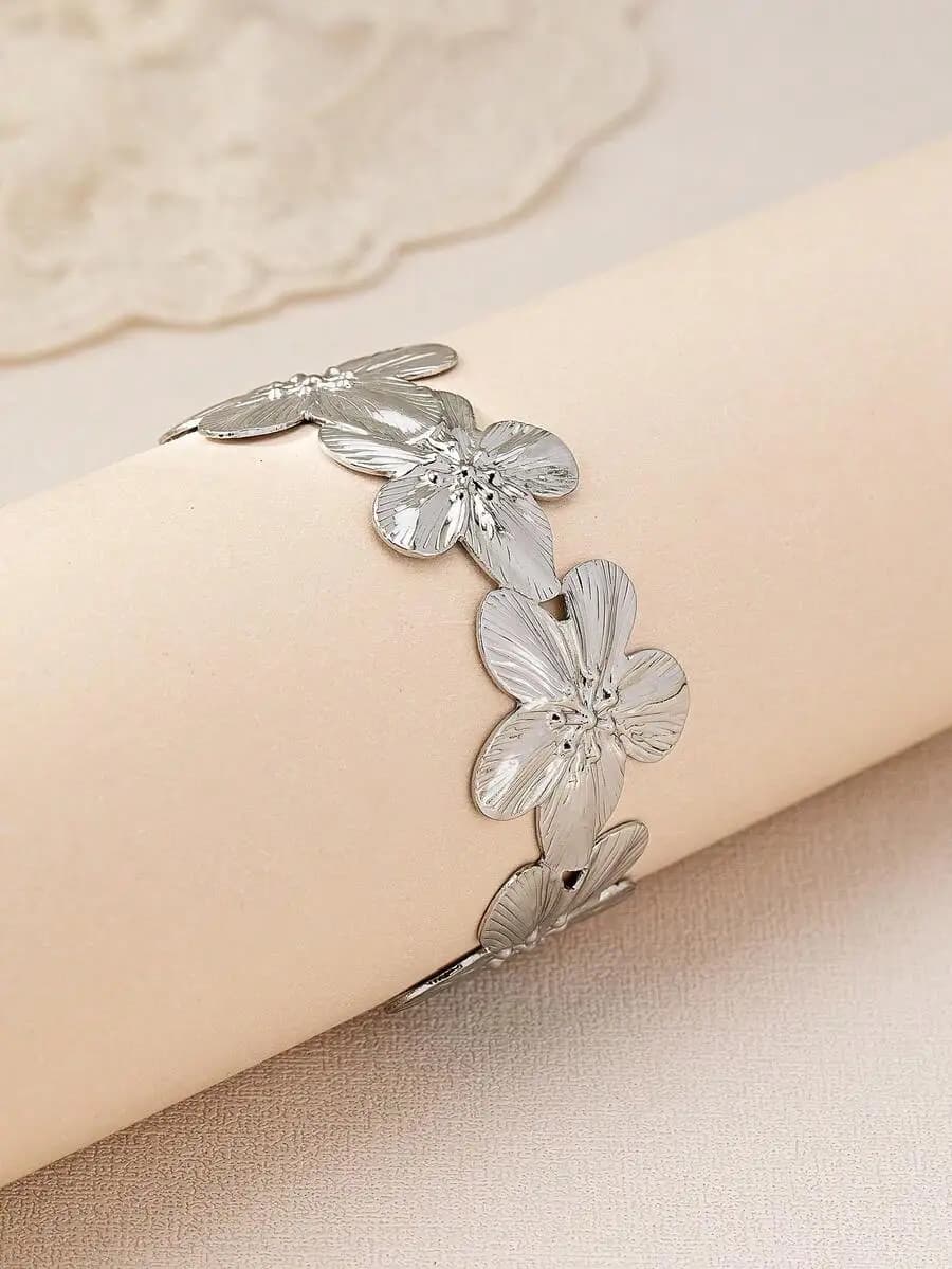 Fashionable floral open-end silver-tone bracelet