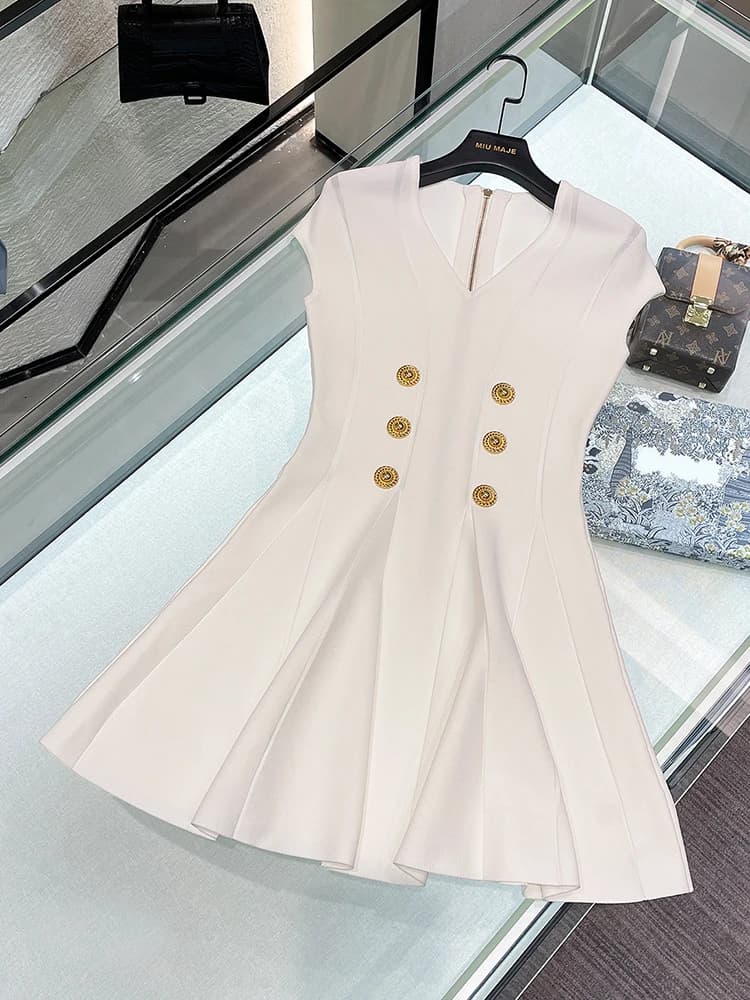 High-End French Style Metal Buckle V-Neck Sleeveless Knitted Dress Short A-Line Skirt High Waist Summer Fashion Elegant