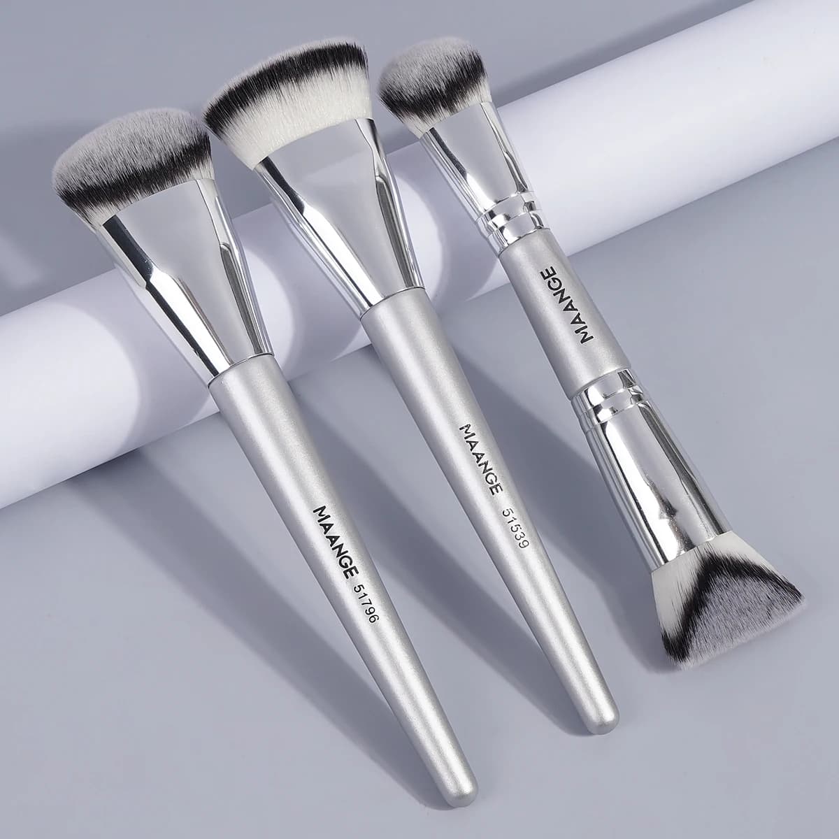 Set of MAANGE double head makeup brushes Fad Bronzer brush for makeup tools for delicate makeup on the skin