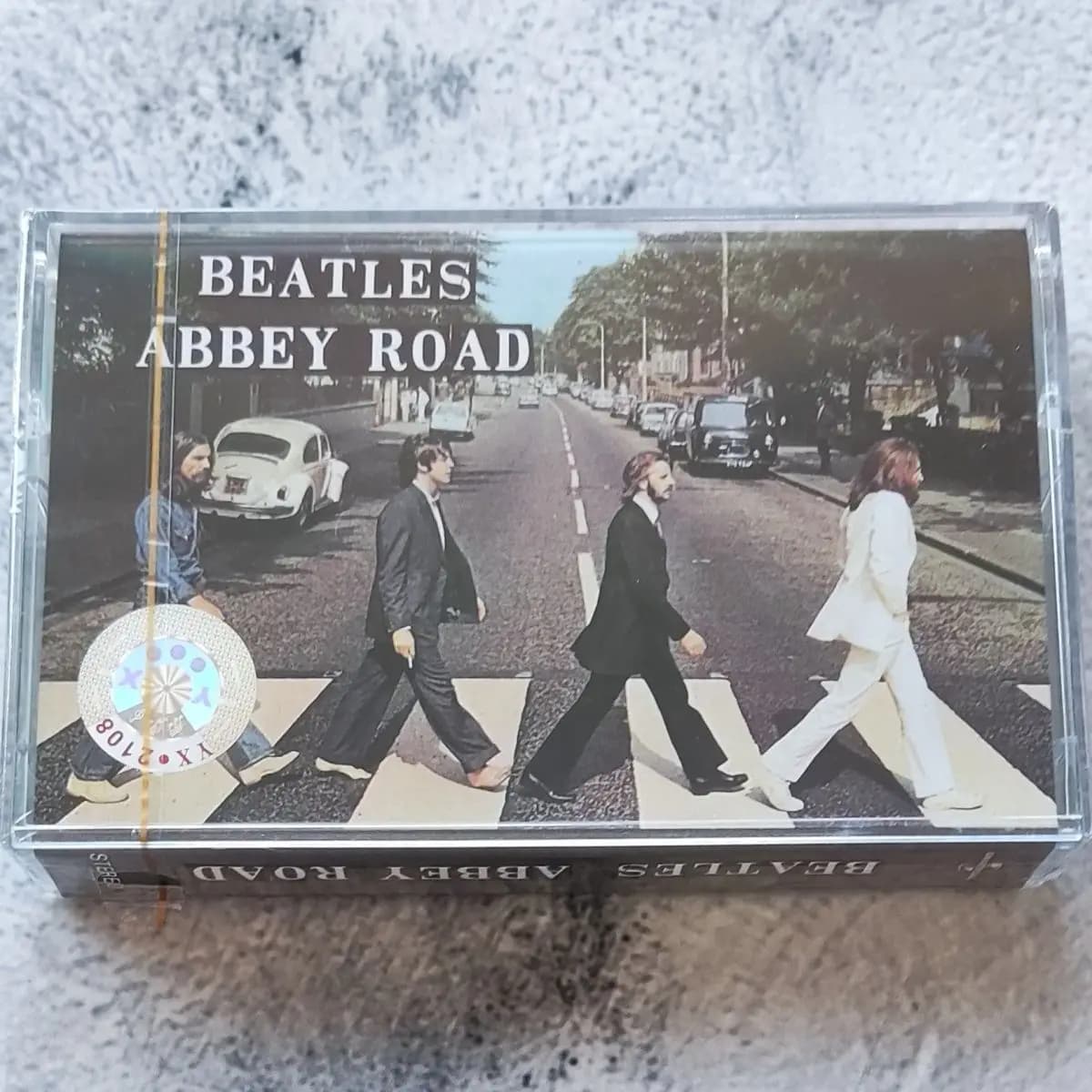 Collezione di classici del rock dall'Europa e dall'America, cassette musicali non aperte, nuove di zecca e da non perdere.