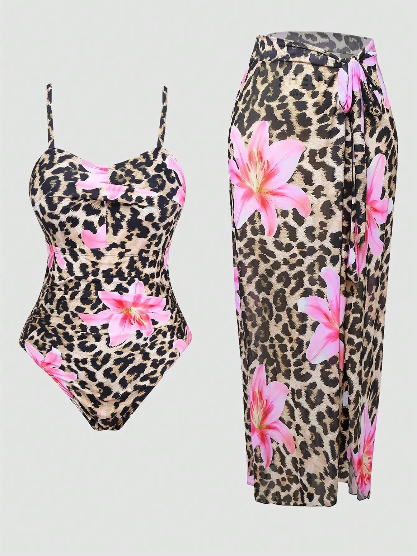 Costume intero con stampa leopardata, vita arricciata e gonna avvolgente.