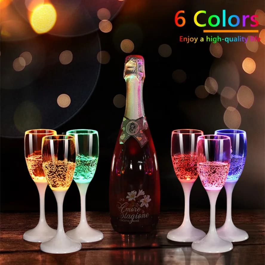 Tazze lampeggianti automatiche a LED a 6 colori Tazze luminose multicolori Tazze da birra per vino Tazze da whisky per feste Cucina Decorazioni natalizie